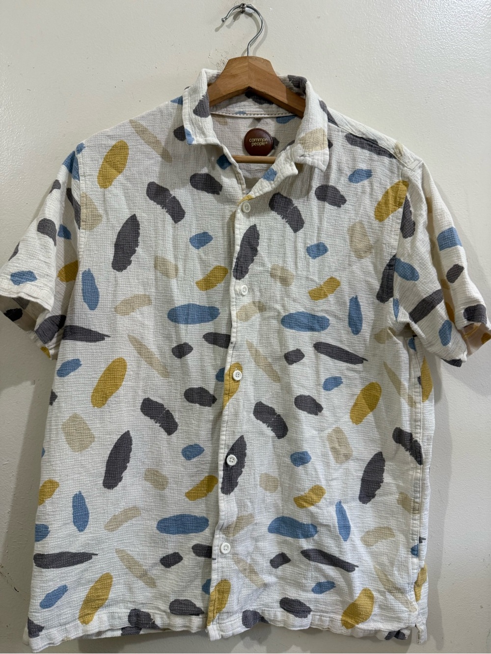 Common peopleWhite Short-Sleeve Button-Down Shirt with Blue, Mustard & Gray Spot